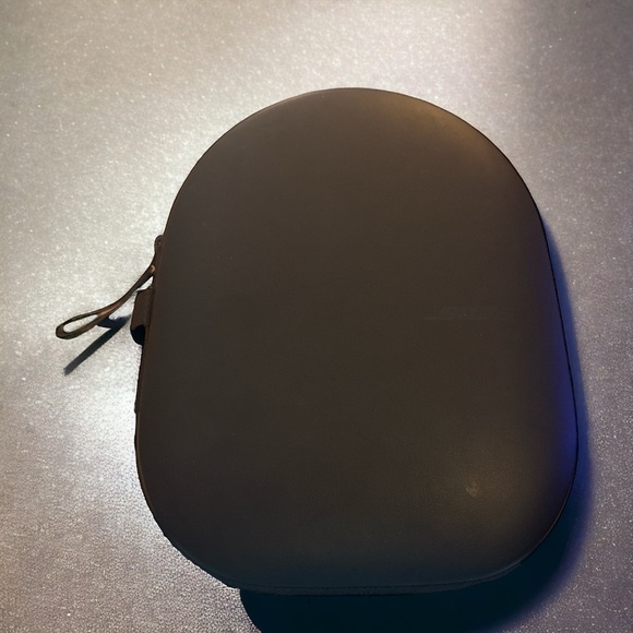 Bose Headphones 700, Noise Cancelling Bluetooth Over-Ear Wireless - NEW! - Picture 8 of 8